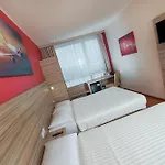 Leonardo Salzburg Airport Hotel 4*
