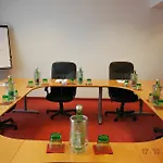 Leonardo Salzburg Airport Hotel 4*