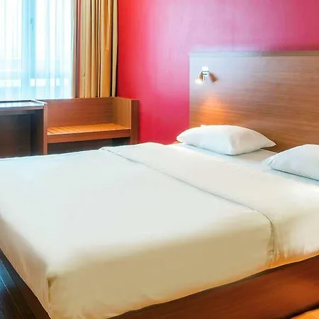 Leonardo Salzburg Airport ホテル 4*