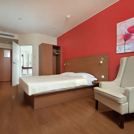 Leonardo Salzburg Airport Hotel 4*