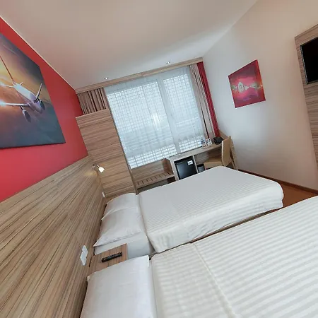 Leonardo Salzburg Airport Hotel 4*