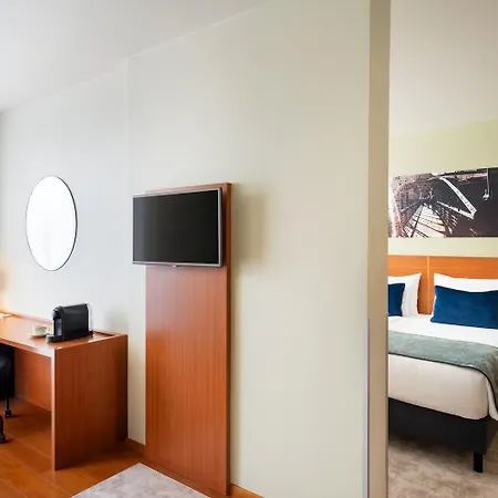 Leonardo Salzburg Airport 4*