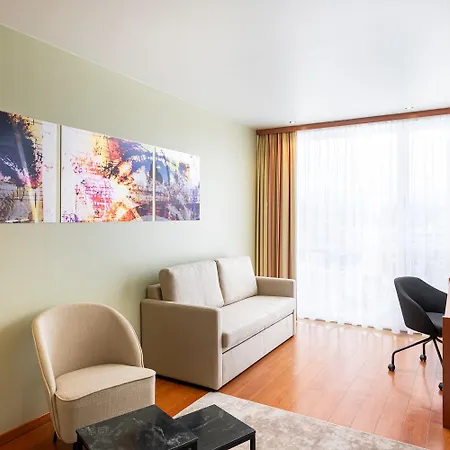 Leonardo Salzburg Airport