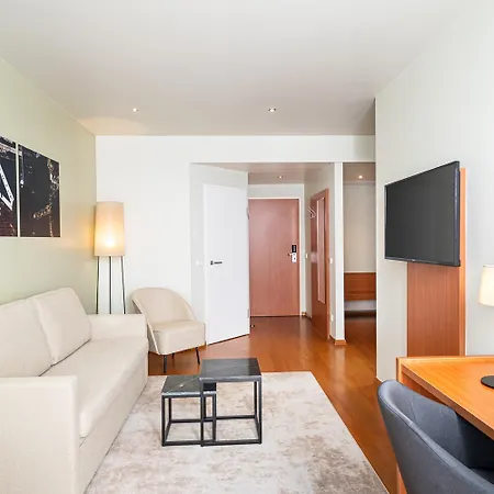 Leonardo Salzburg Airport 酒店 4*