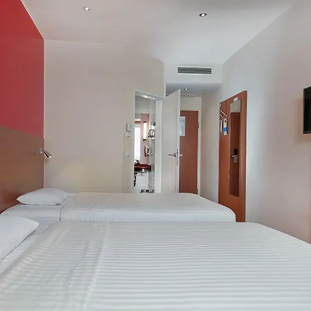 ホテル Leonardo Salzburg Airport 4*