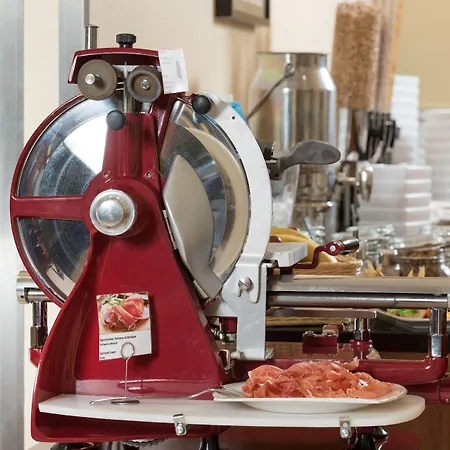 Leonardo Salzburg Airport ホテル