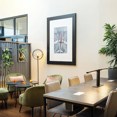 Leonardo Salzburg Airport Hotel 4*