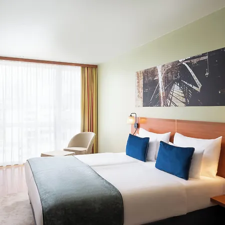 Leonardo Salzburg Airport 酒店 4*