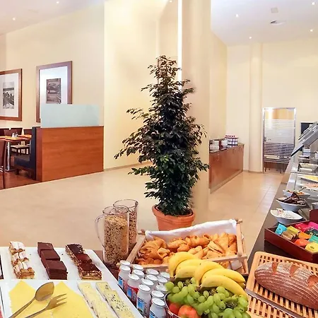 Hotel Leonardo Salzburg Airport 4*