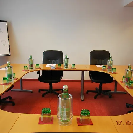 Leonardo Salzburg Airport ホテル 4*
