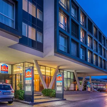 ホテル Leonardo Salzburg Airport 4*