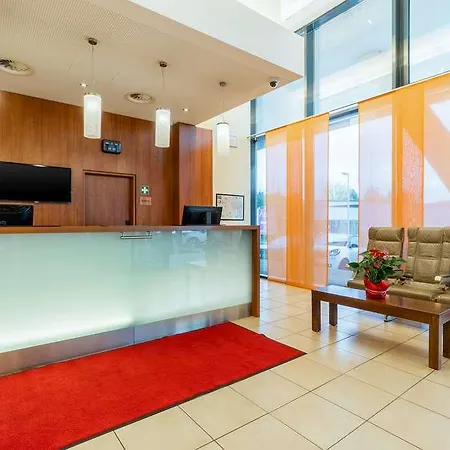 Leonardo Salzburg Airport 4*